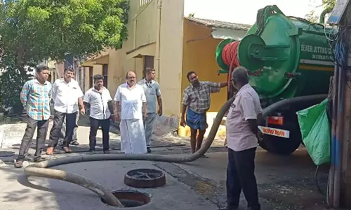 சாலையில் வழிந்தோடிய கழிவுநீர் அகற்றம்-கென்னடி எம்.எல்.ஏ. நடவடிக்கை