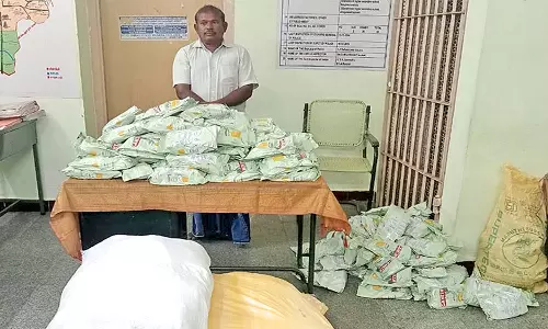 சுரண்டையில் குடோனில் பதுக்கிய  153 கிலோ புகையிலை பறிமுதல்- 2 பேர் கைது