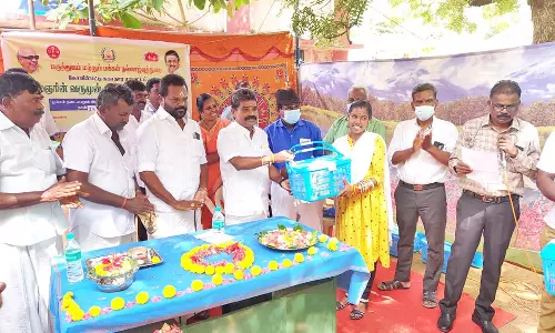 ஓட்டப்பிடாரம் அருகே வரும்முன் காப்போம்  சிறப்பு மருத்துவ முகாம்- சண்முகையா எம்.எல்.ஏ. தொடங்கி வைத்தார்