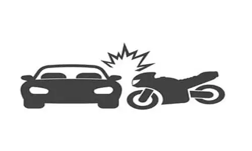 கன்னியாகுமரி நான்கு வழி சாலையில் மோட்டார் சைக்கிள் மீது சொகுசு கார் மோதல்;வாலிபர் பலி - சி.சி.டி.வி. கேமரா காட்சிகளை கைப்பற்றி போலீசார் விசாரணை