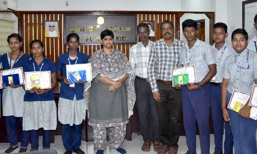 உலக சுற்றுலா தின போட்டிகளில் வெற்றி பெற்றவர்களுக்கு சான்றிதழ்