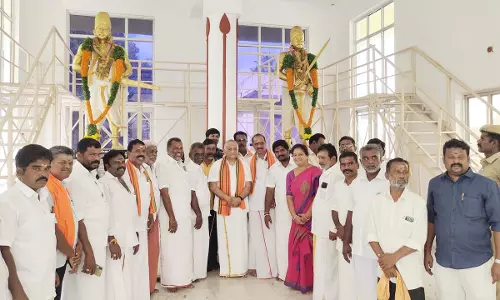 மருது பாண்டியர்கள் சிலைக்கு மத்திய மந்திரி மரியாதை