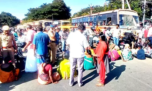 பொதுமக்கள் சாலை மறியல்; போக்குவரத்து பாதிப்பு