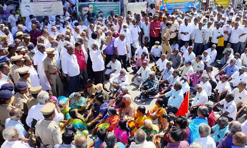 போக்குவரத்து ஓய்வூதியர்கள்  600 பேர் கைது