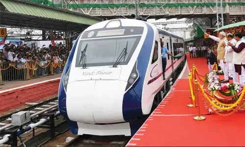 கொல்கத்தாவில் வந்தே பாரத் எக்ஸ்பிரஸ் ரெயில் சேவை- பிரதமர் மோடி நாளை தொடங்கி வைக்கிறார்