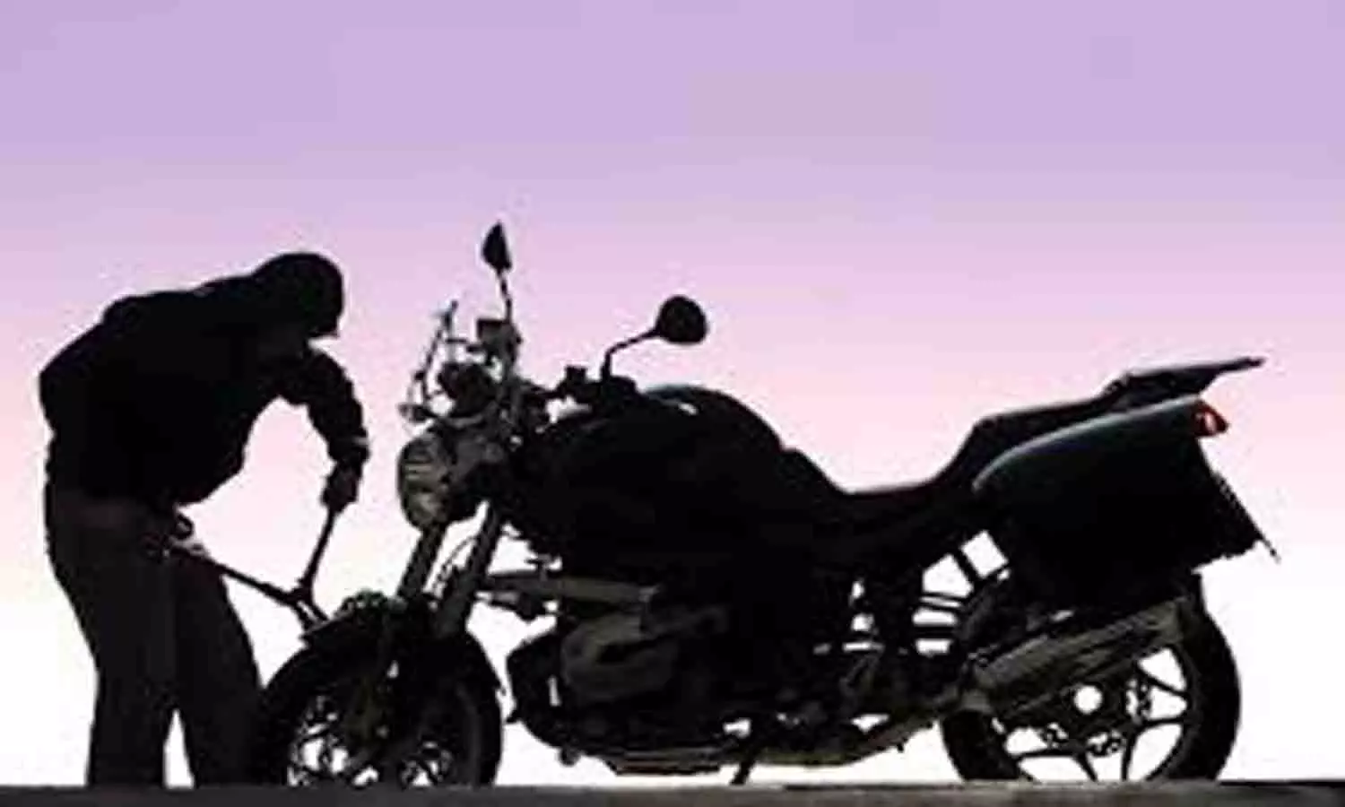 மோட்டார் சைக்கிள்களை திருடிய வாலிபர் கைது