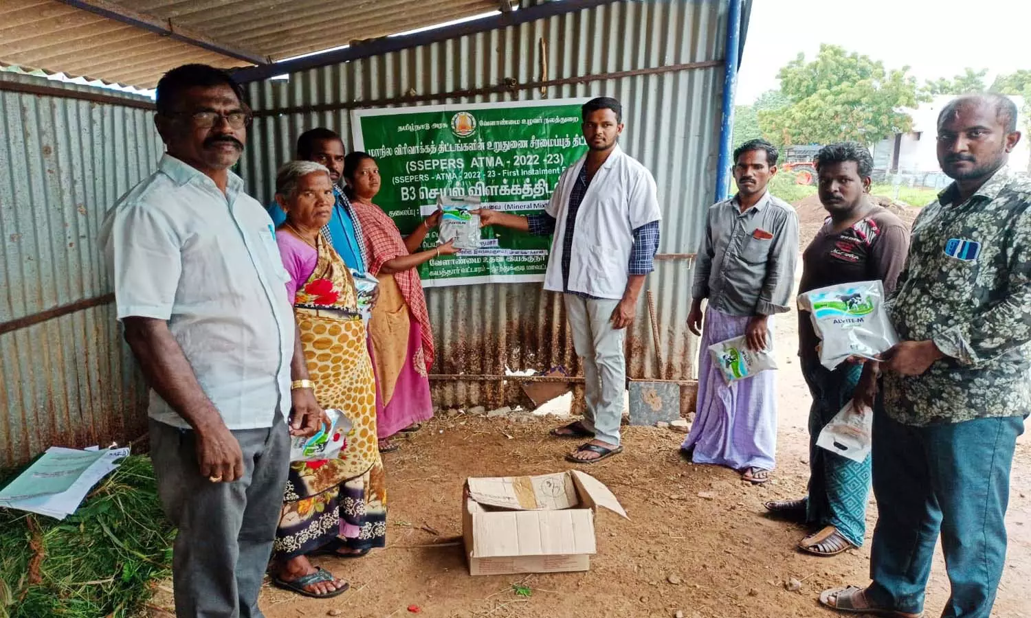 கயத்தாறு அருகே விவசாயிகளுக்கு செயல் விளக்கம் கயத்தாறு அருகே விவசாயிகளுக்கு செயல் விளக்கம்