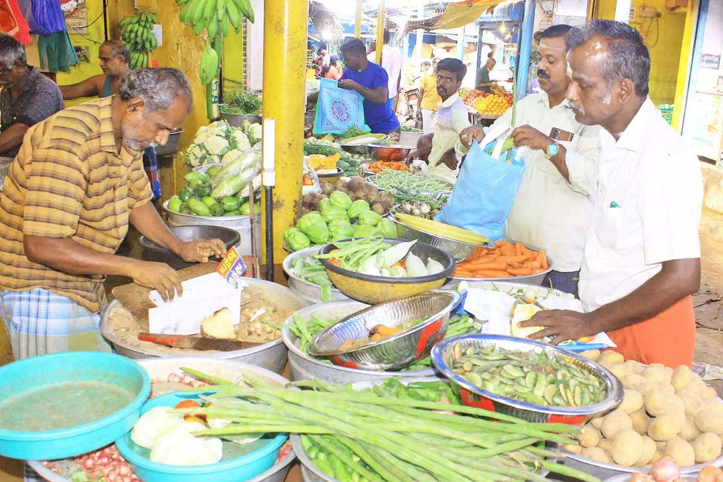 நெல்லையில், முருங்கைகாய் கிலோ ரூ.200 ஆக உயர்வு நெல்லையில், முருங்கைகாய் கிலோ ரூ.200 ஆக உயர்வு