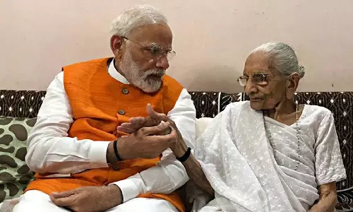 தாயார் மறைவு: அகமதாபாத் விரைந்தார் பிரதமர் மோடி