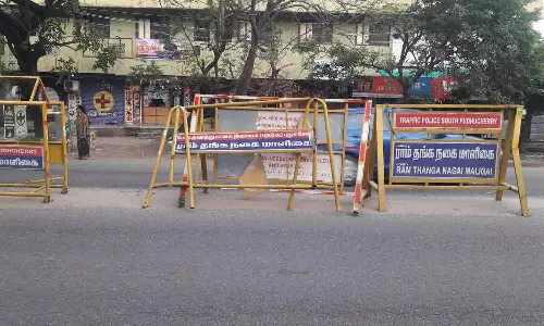 பேரிகார்டுகளால்  விபத்து ஏற்படும் அபாயம்