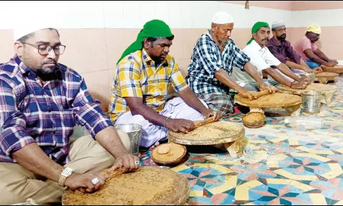 நாகூர் தர்காவில் சந்தனம் அரைக்கும் பணி தொடங்கியது