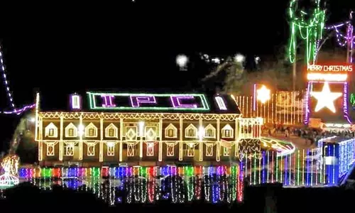 கொடைக்கானலில் புத்தாண்டு கொண்டாட்டத்துக்காக மின்னொளியில் ஜொலிக்கும் விடுதிகள்