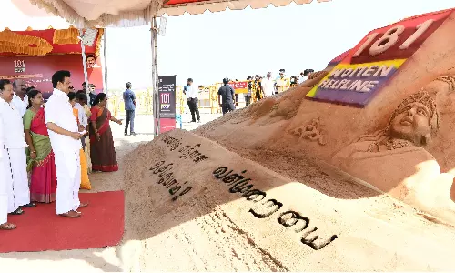 மெரினாவில் அமைக்கப்பட்ட மணல் சிற்பத்தை பார்வையிட்டார் முதலமைச்சர் மு.க.ஸ்டாலின்