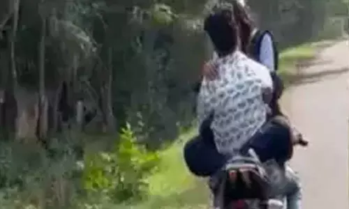 காதலியை பெட்ரோல் டேங்க்கில் உட்கார வைத்து கட்டிப்பிடித்தபடி பைக் ஓட்டிய வாலிபர்