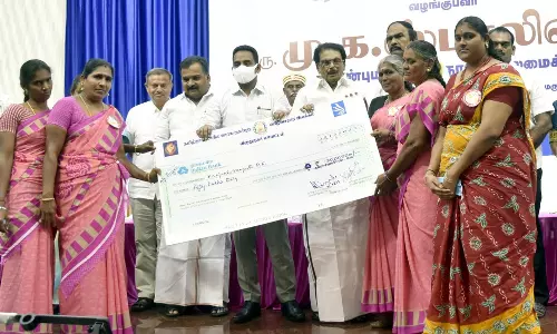 மகளிர் குழுக்களுக்கு கடனுதவி