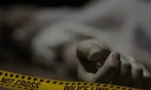 அத்தாணி அருகே உடலில் ஊசி செலுத்தி டாக்டர் தற்கொலை