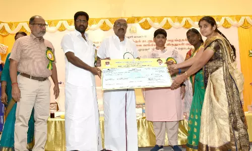அரியலூர் மாவட்டத்தில் சுய உதவி குழுக்களுக்கு நலத்திட்ட உதவிகள்