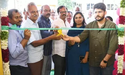 அஸ்வின்ஸ் ஸ்வீட்ஸ் அண்ட் பேக்கரி நிறுவனத்தில்  புத்தாண்டு கேக் திருவிழா தொடக்கம்