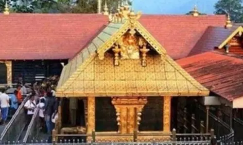 மகரவிளக்கு பூஜைக்காக சபரிமலை கோவில் நடை இன்று திறக்கப்பட்டது