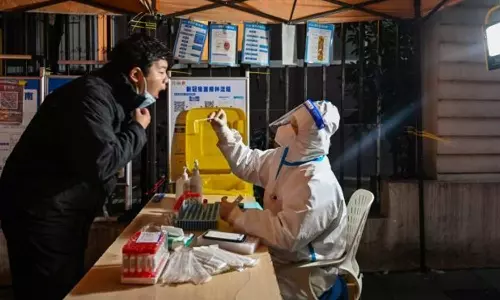 அச்சுறுத்தும் கொரோனா-  சீனாவிற்கு பயணத்தை தவிர்க்குமாறு பிரான்ஸ் வலியுறுத்தல்