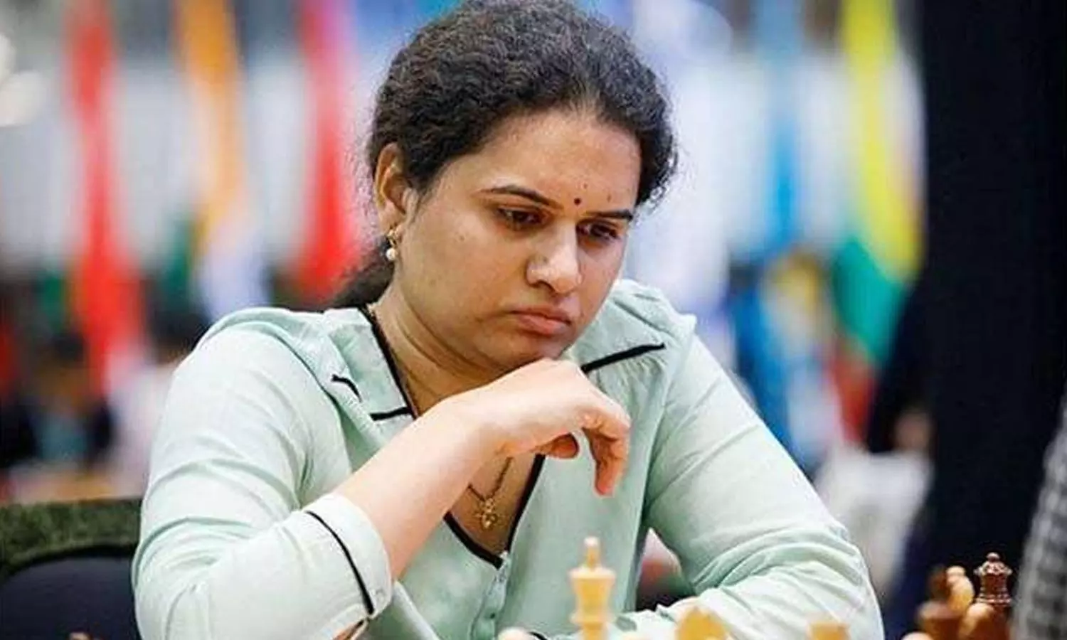 உலக பிளிட்ஸ் செஸ் போட்டி: வெள்ளி பதக்கம் வென்ற இந்திய வீராங்கனை கோனேரு ஹம்பி