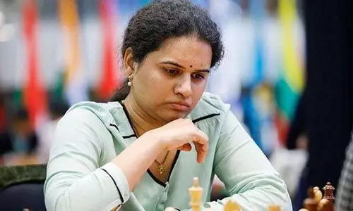 உலக பிளிட்ஸ் செஸ் போட்டி: வெள்ளி பதக்கம் வென்ற இந்திய வீராங்கனை கோனேரு ஹம்பி