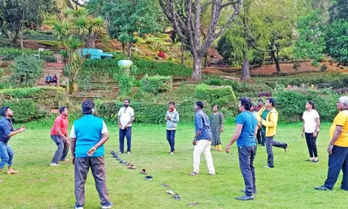 புத்தாண்டை கொண்டாட கொடைக்கானல்-தேக்கடியில் குவிந்த சுற்றுலா பயணிகள்