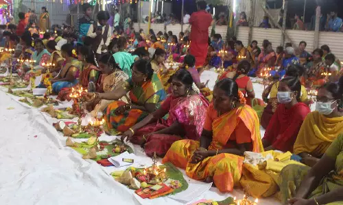 குன்றுப்பாறை மாதேசிலிங்கம் கோவிலில் திருவிளக்கு பூஜை