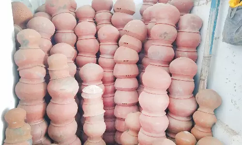 பொங்கல் பண்டிகையையொட்டி மண்பானை தயாரிக்கும் பணிகள் மும்முரம்