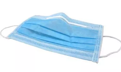 ஓட்டல்கள், கடற்கரையில் மாநகராட்சி அதிகாரிகள் கண்காணிப்பு- முக கவசம் அணிய வலியுறுத்தல்