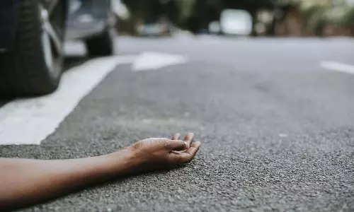 ஆட்டோ மீது மோதி கல்லூரி மாணவர் சாவு
