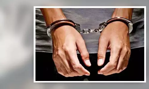 திருச்செந்தூரில் முதியவருக்கு கத்திகுத்து சமையல் தொழிலாளி கைது