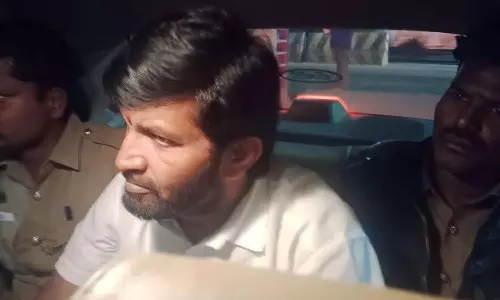 கிராம நிர்வாக அலுவலரை தாக்கிய தி.மு.க பிரமுகர் கைது