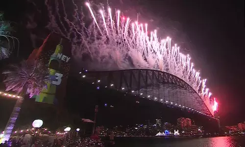 ஆஸ்திரேலியாவில் பிறந்தது 2023 புத்தாண்டு - மக்கள் கொண்டாட்டத்துடன் வரவேற்பு