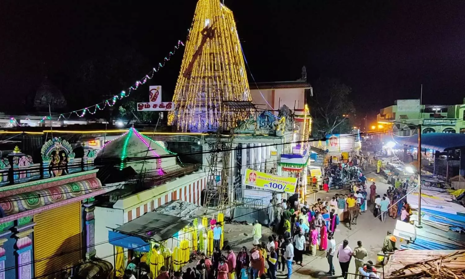 புத்தாண்டு தரிசனம்: கோவில்களில் பக்தர்கள் கூட்டம்- 3 மணிநேரம் காத்திருந்து வழிபாடு
