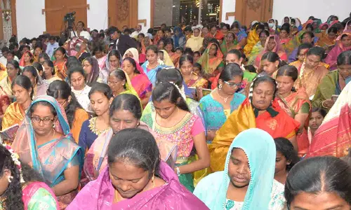 ஆங்கில புத்தாண்டையொட்டி திருப்பூர் ஆலயங்களில் சிறப்பு பிரார்த்தனை - கிறிஸ்தவர்கள் திரளாக பங்கேற்பு