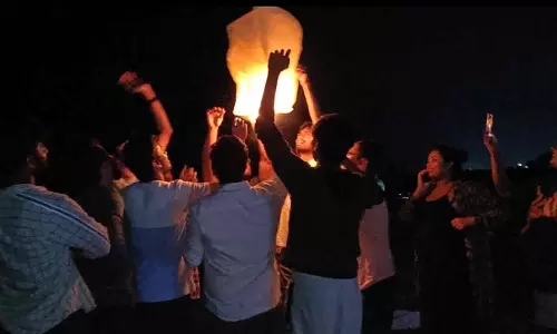 வானில் பலூன் பறக்கவிட்டு புத்தாண்டு கொண்டாட்டம்