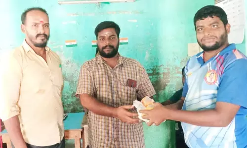 மாற்றுத்திறனாளிகளுக்கு உணவு வழங்கல்