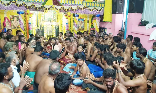 சபரி சாஸ்தா பஜனை குழுவினர் அன்னதானம்