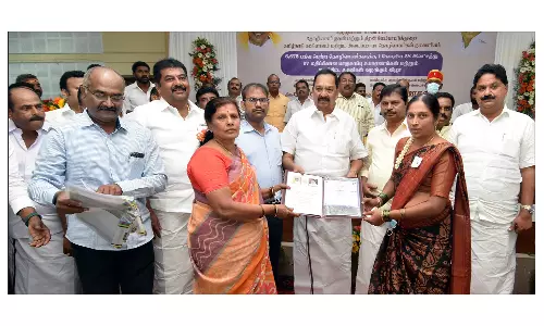 மகளிர் சுய உதவிக்குழுக்களுக்கு கடன் தள்ளுபடி சான்றிதழ்கள் -அமைச்சர் வழங்கினார்