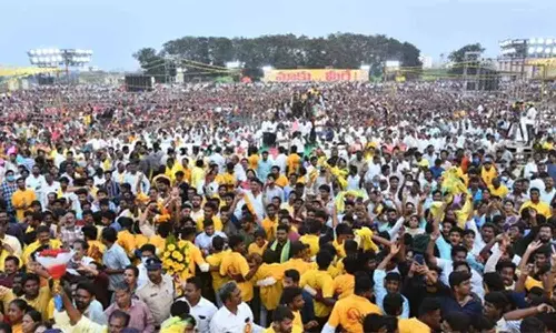 சந்திரபாபு நாயுடு பங்கேற்ற நிகழ்ச்சியில் மீண்டும் கூட்ட நெரிசல்- 3 பெண்கள் பலியான சோகம்