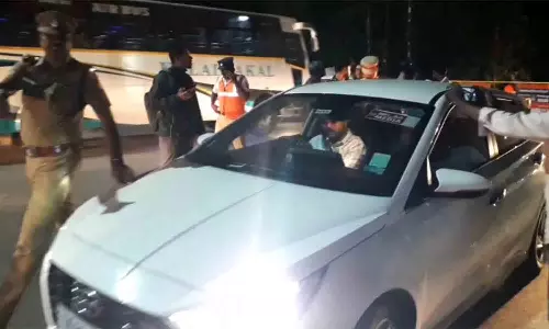 கார்களில் ஊடகங்கள் பெயரில் போலி ஸ்டிக்கர்: டி.எஸ்.பி. ஜெகதீஸ்வரன் அதிரடி நடவடிக்கை