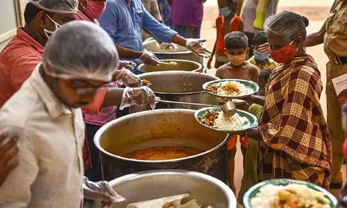 ஞானஸ்நான நிகழ்ச்சியில் கெட்டுப்போன உணவை சாப்பிட்ட 100 பேர் பாதிப்பு- விசாரணைக்கு உத்தரவிட்ட கேரள அமைச்சர்