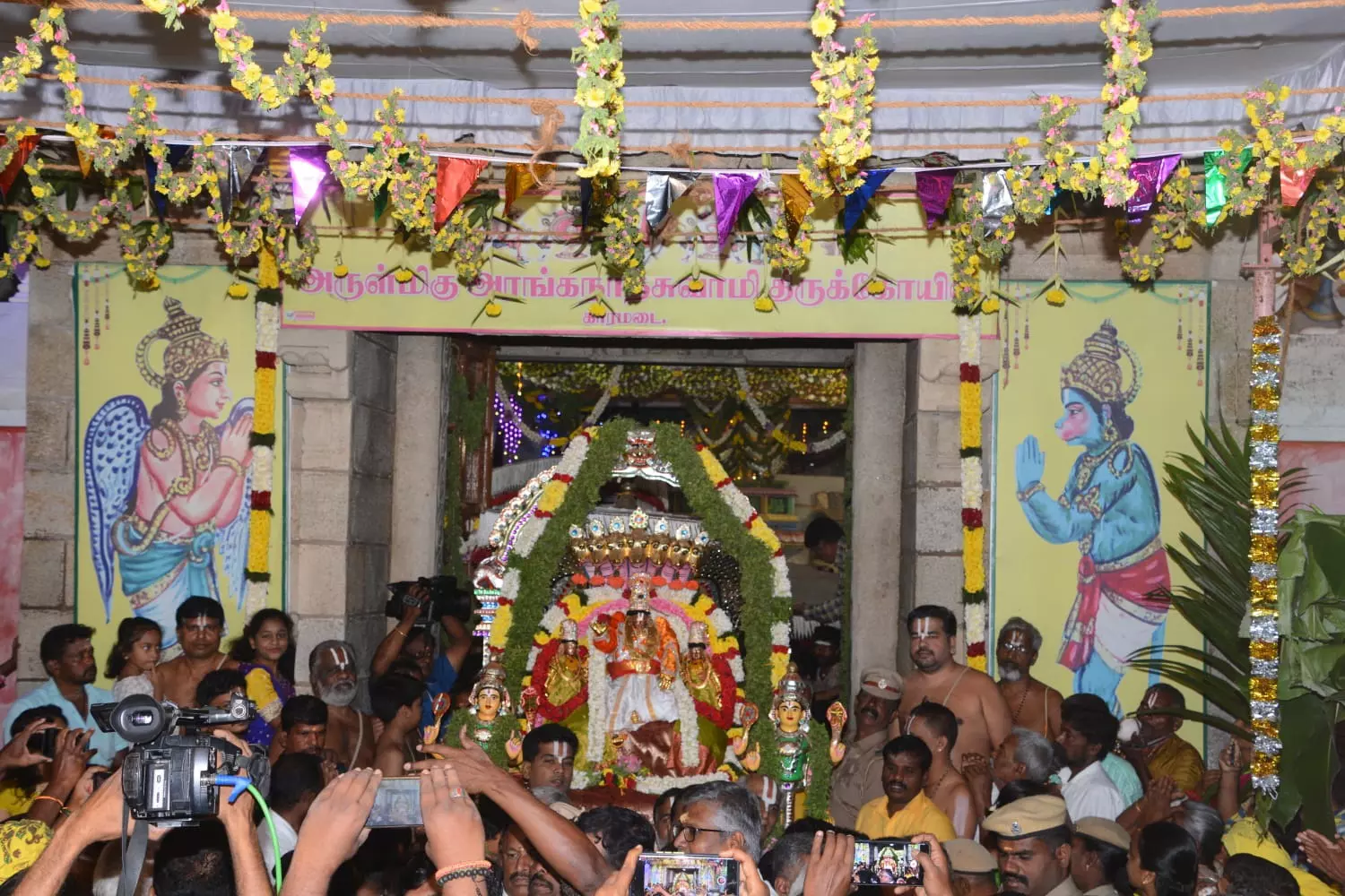 கோவையில்  பெருமாள் கோவில்களில்  சொர்க்கவாசல் திறப்பு நிகழ்ச்சி