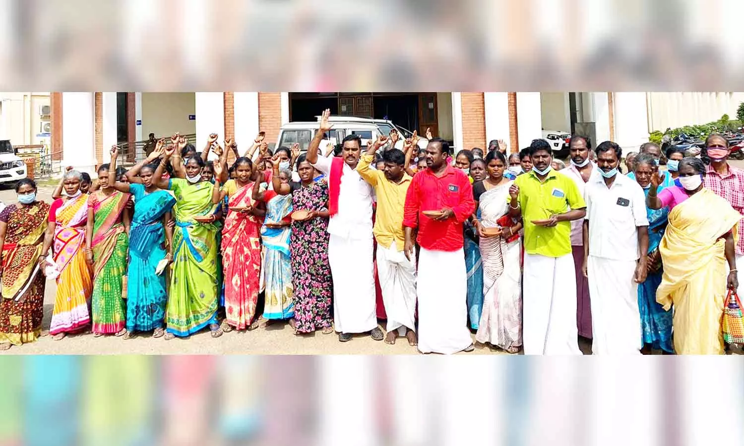 தஞ்சையில், திருவோடு ஏந்தி பொதுமக்கள் போராட்டம்