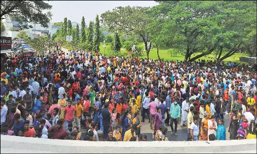 வண்டலூர் உயிரியல் பூங்காவுக்கு ஒரே நாளில் 25 ஆயிரம் பேர் வருகை