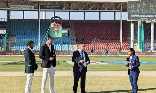 பாகிஸ்தானுக்கு எதிரான 2-வது டெஸ்ட்: நியூசிலாந்து பேட்டிங்