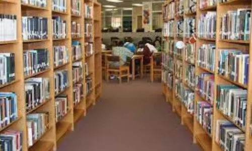 நூலகத்திற்கு பொருட்கள் வழங்கும் விழா
