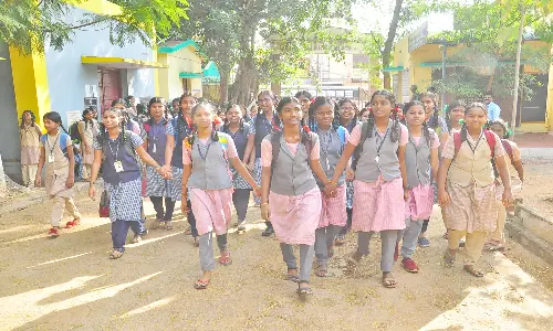 அரையாண்டு விடுமுறை முடிந்து  பள்ளிகள் இன்று திறப்பு