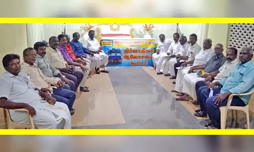 நெல்லை- திருச்செந்தூர் இடையே ரெயில் போக்குவரத்து தொடங்கி 100 ஆண்டுகள் நிறைவு - விழா கொண்டாட ஆறுமுகநேரி ரெயில்வே வளர்ச்சி குழு முடிவு